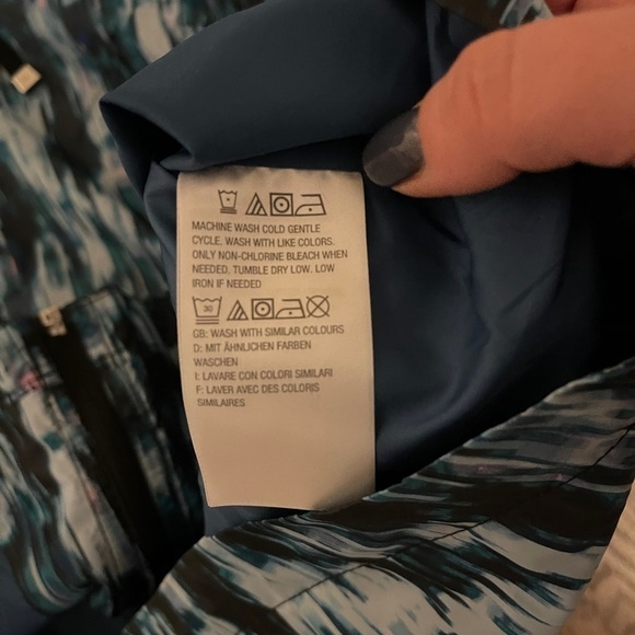 Soho pattern zipper wind breaker by Isaac Mizrahi - Picture 6 of 8